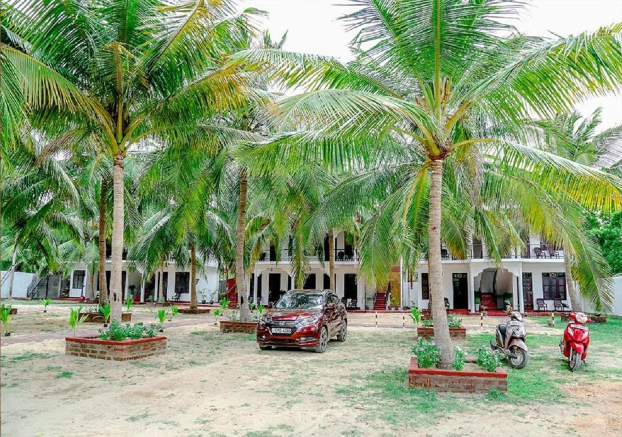 Crescent Sea Resort Nilaveli Exterior foto